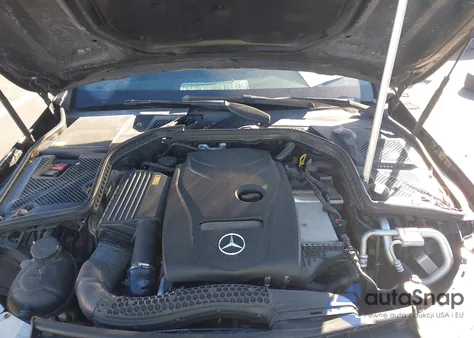 2015 Mercedes-Benz C 300 Sport 4Matic z USA, uszkodzony, nr VIN 55SWF4KB9FU058468